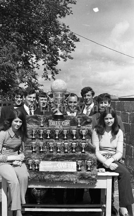 Garrymore supporters with the Exile Cup, May 1971