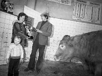 Balla Mart & Show, December 1977. - Lyons0016670.jpg  Eimear Mc Ellin, Balla presenting the Mc Ellin Cup. In the foreground her young son. Balla Mart & Show, December 1977. : 19771201 Balla Mart & Show 3.tif, Balla Mart, Lyons collection