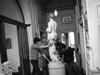 Moving the Tinted Venus Statue, Westport House, May 1979. - Lyons0019565.jpg  Moving the Tinted Venus Statue, Westport House, May 1979.