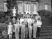 Group of children at Westport House, May 1982. - Lyons0019604.jpg  Group of children at Westport House, May 1982. : 19820518 Group of children at Westport House.tif, Lyons collection, Westport House
