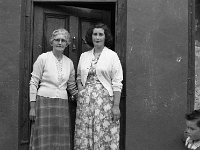 Gray family,, Westport, 1958. - Lyons0014471.jpg  Mrs Gray & her daughter Millie, Westport, May 1958.