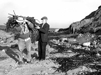 Bounty hunters. January 1987. - Lyons0015395.jpg  Tom helping to load Barry with searods. Louisburgh beaches. January 1987. : 19870124 Bounty Hunters 8.tif, Farmers Journal, Lyons collection