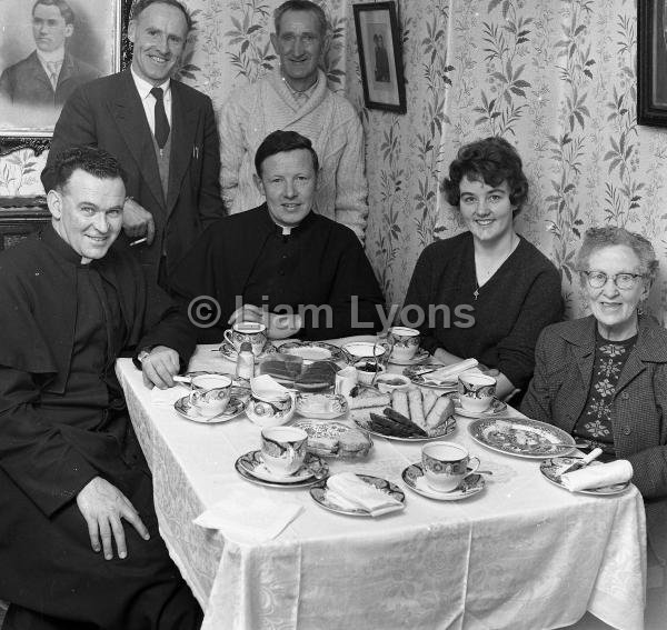 Station Mass in Dan O' Briens house, c 1960