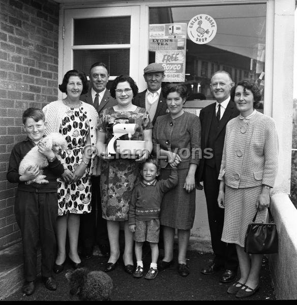 Mrs Nolan Prize Winner & family, June 1966