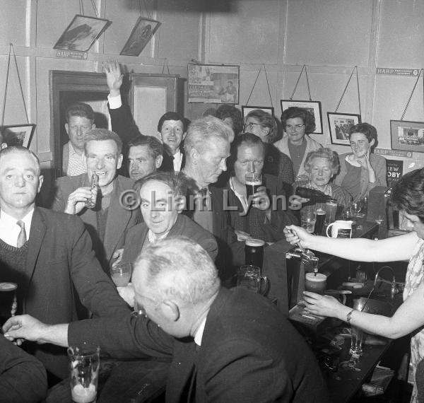 Singing Pub Winners in Walsh's Pub James St, June 1967