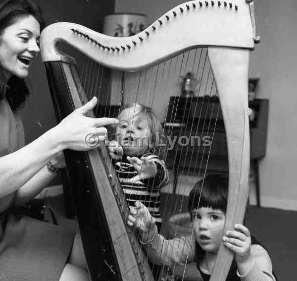 Deirdre O' Callaghan - singer & harpist