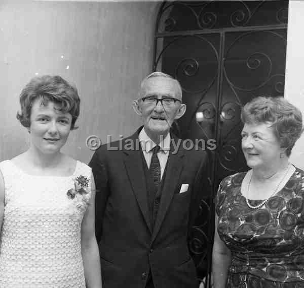 Mrs  Una Lee with her dad & sister