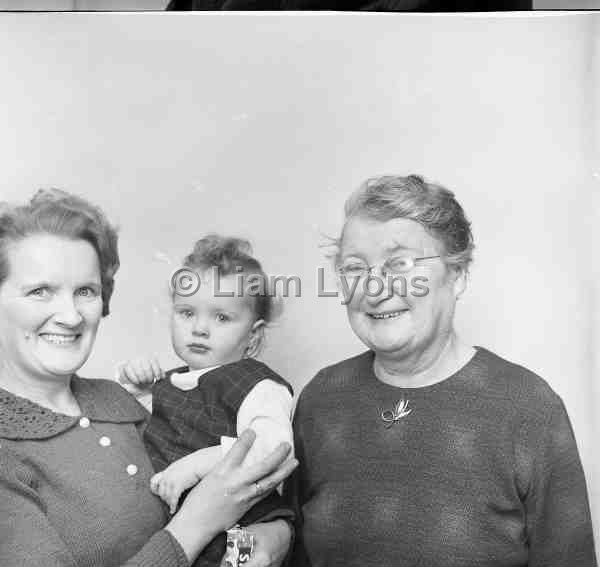 Mrs Mulvey with her daughter & granddaughter