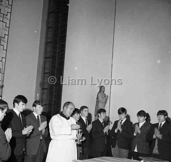 Macra na Tuaithe Killawalla celebrating mass