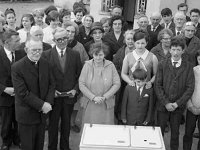 Presentation of washing machine to Gallagher family - Lyons0001252.jpg  Presentation of washing machine to Gallagher family : Gallagher