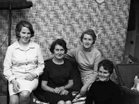 Mrs Kenny & her daughters - Lyons0001425.jpg  Mrs Kenny & her daughters : Keny