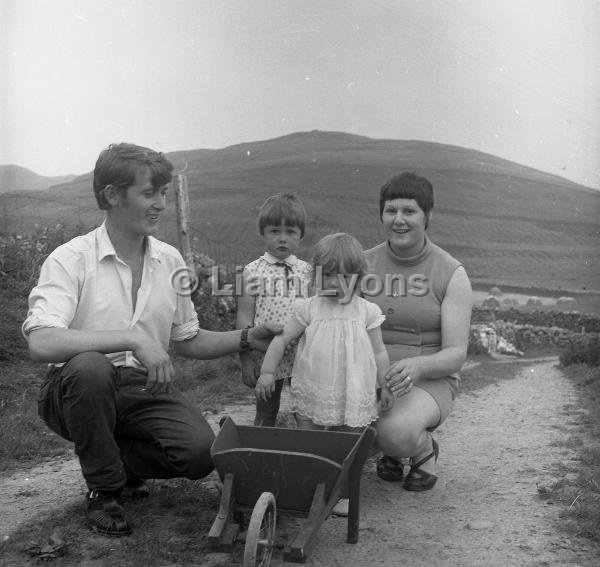 Mr & Mrs B Fitzpatrick & children Lecarrow Clare Island