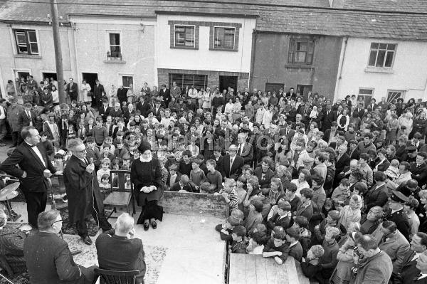 Mr P J O' Malley thanking the gathering at the welcome home cele  Mr P J O' Malley thanking the gathering at the welcome home celebrations