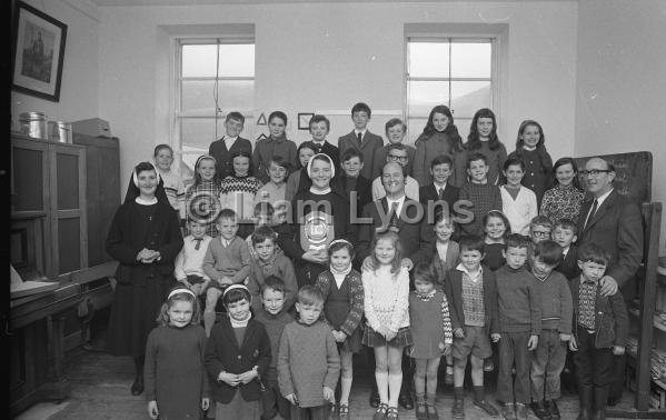 Presentation of National Savings Merit Award to St Patrick's Nat  Presentation of National Savings Merit Award to St Patrick's National School