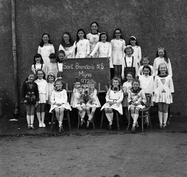 Myna School and Irish Dancers