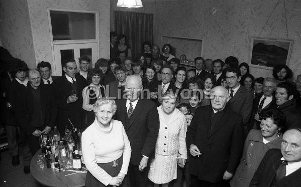 Presentation to Mr & Mrs O' Sullivan Retired National School Tea  Presentation to Mr & Mrs O' Sullivan Retired National School Teachers