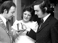 Westport Junior Chamber Function for Vincent Rowan, 1973. - Lyons0007544.jpg  Eamon Dowling; Ann Gavin and Vincent Rowan reading the engraving on the tancard. Westport Junior Chamber Function for Vincent Rowan, 1973. : 19730128 Westport Junior Chamber Function for Vincent Rowan 4.ti, 19730128 Westport Junior Chamber Function for Vincent Rowan 4.tif, Functions 1973, Lyons collection