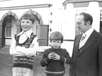 Irish Press Photo 1975 - Lyons00-21490.jpg  Visiting family to the Great Southren Hotel. : 19750510 Terry O' Sullivan in Mulranny 2.tif, Irish Press, Lyons collection